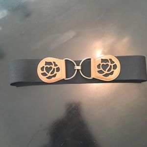 Black elastic band belt w/ brass closure